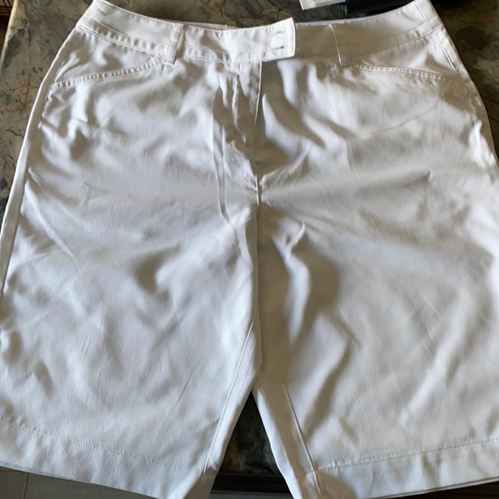Callaway Bermuda shorts/white